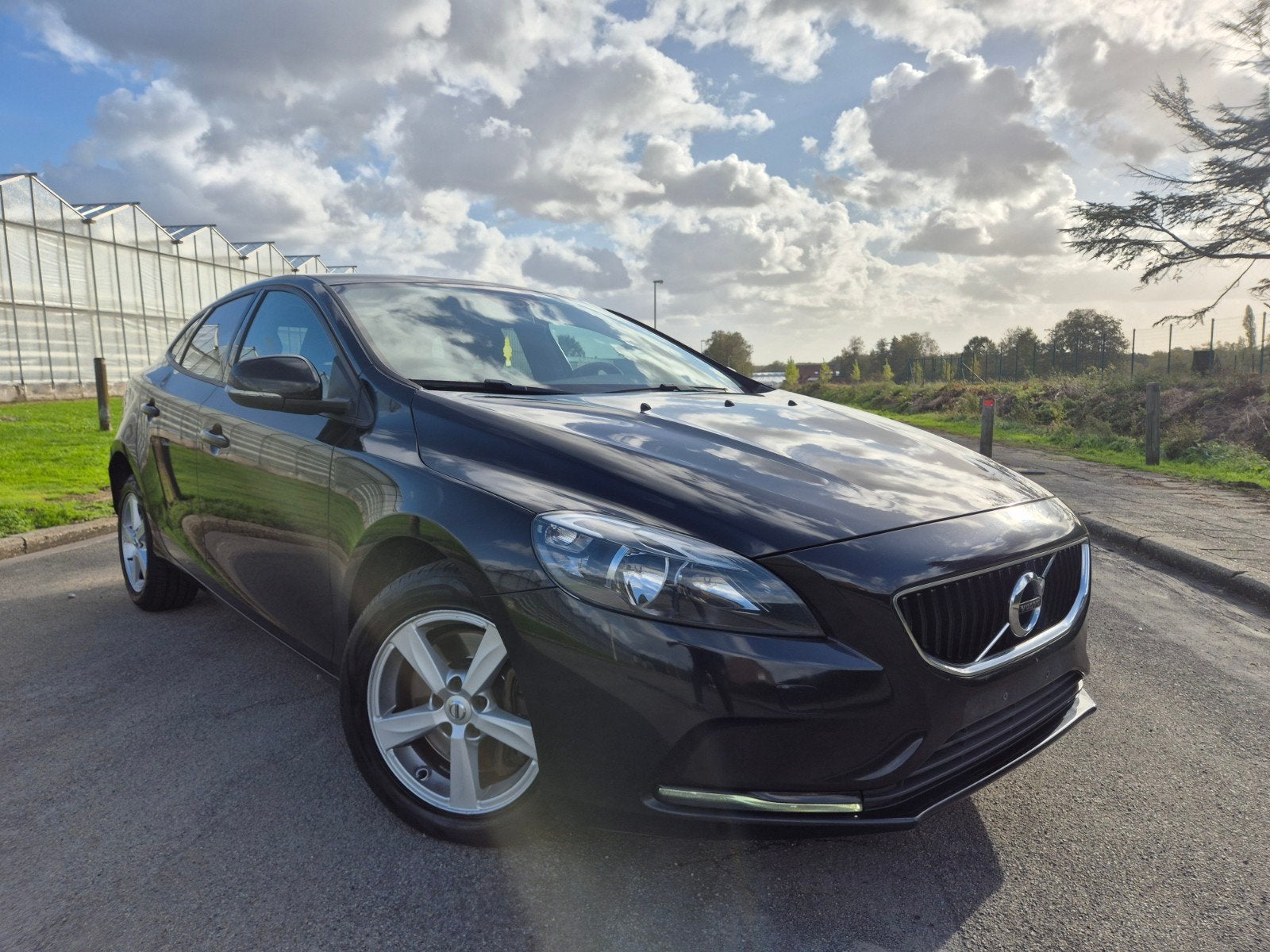 Volvo V40 2.0 D2 Automaat bj 2017 Navi pdc led Gekeurd Vvk, 4 cilinders, Zwart, https://public.car-pass.be/vhr/fddd5add-c6d1-420d-9394-7bfa4ad53b99