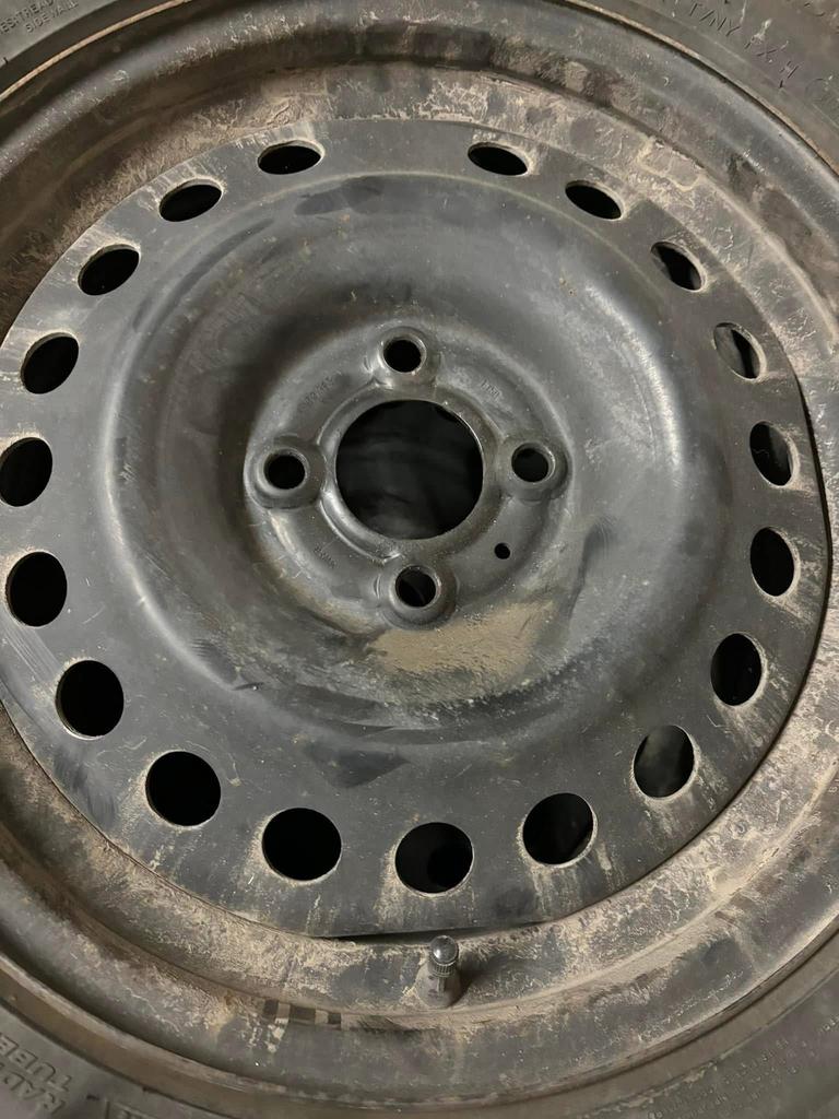 4 pneus hiver + jantes alu + enjoliveur, Pneus hiver, Pneu(s), Enlèvement, Utilisé