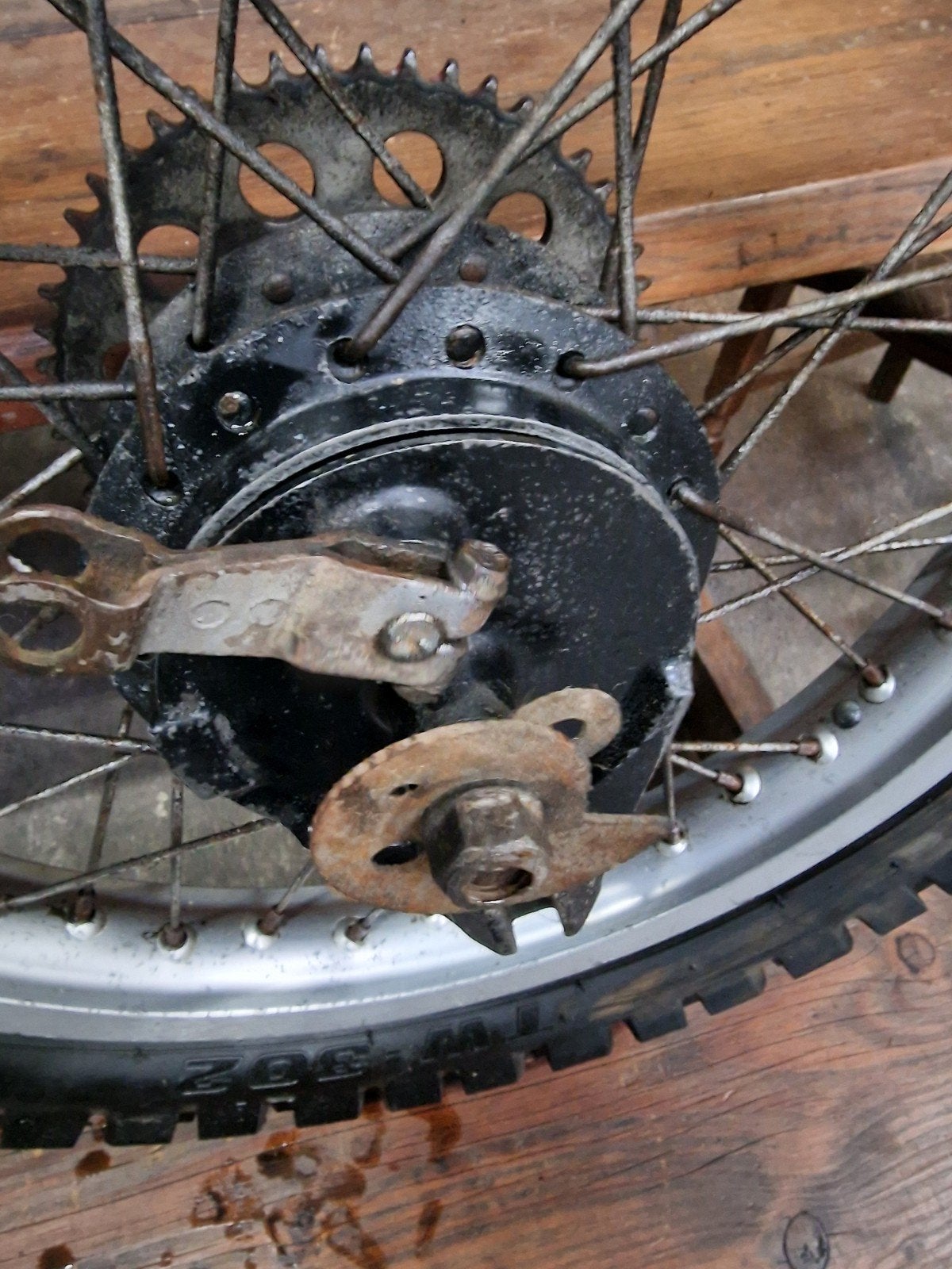 Roue arrière complète pour Honda MTX125 JD05, joli moyeu.

T, Vélos & Vélomoteurs, Enlèvement ou Envoi
