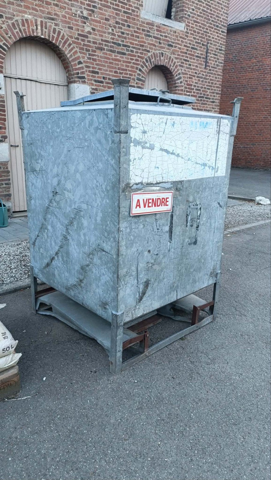Containers à grains avec trappe de remplissage et de vidange, Enlèvement