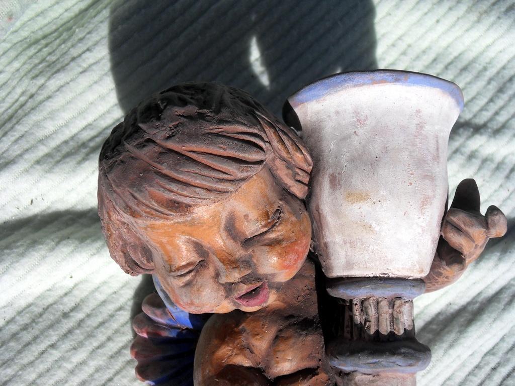 Heel oude engeltjes in aardewerk. Hoogte 27 cm., Antiek en Kunst, Ophalen