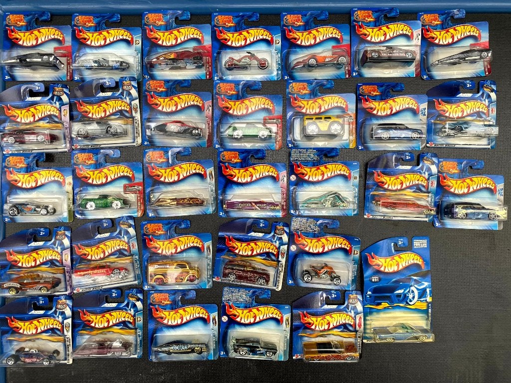 Lot 32 voitures Hot Wheels 1/64 NEUVES sous blister, Enlèvement, Neuf