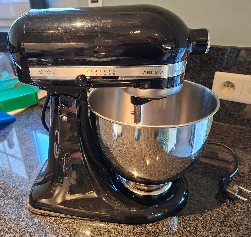 Zwarte Kitchenaid Artisan staanmixer met RVS mengkom, Elektronische apparatuur, 4 liter of meer, Ophalen, Zo goed als nieuw, 3 snelheden of meer