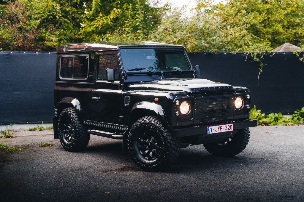 Land Rover Defender 90 // FULL BLACK // EX BTW, Auto's, Stof, Radio, Zwart, Vierwielaandrijving