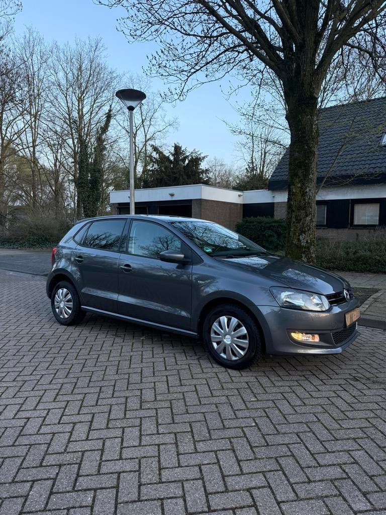 Volkswagen vw polo 1.2 benzine 2013 98.xxxkm, Autos, Argent ou Gris, Boîte manuelle, 5 portes, Tissu