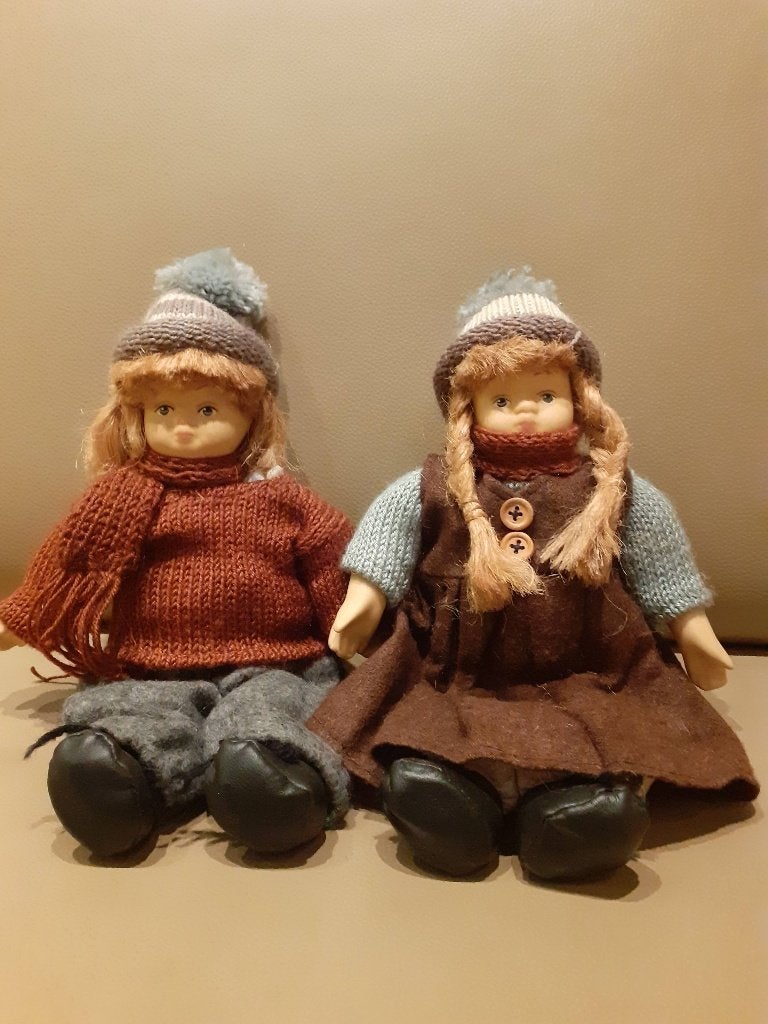 2 mooie stenen popjes, Enlèvement, Poupée
