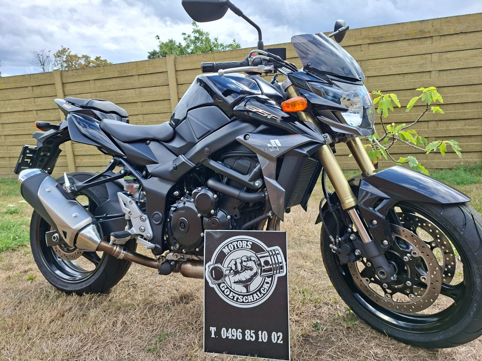 suzuki GSR 750, Particulier, Naked bike