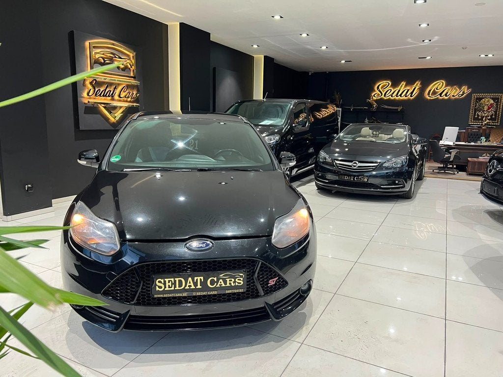 FORD FOCUS ST 2.0 BENZINE 256PK, Auto's, Gebruikt, 256 pk, Zwart, Bedrijf