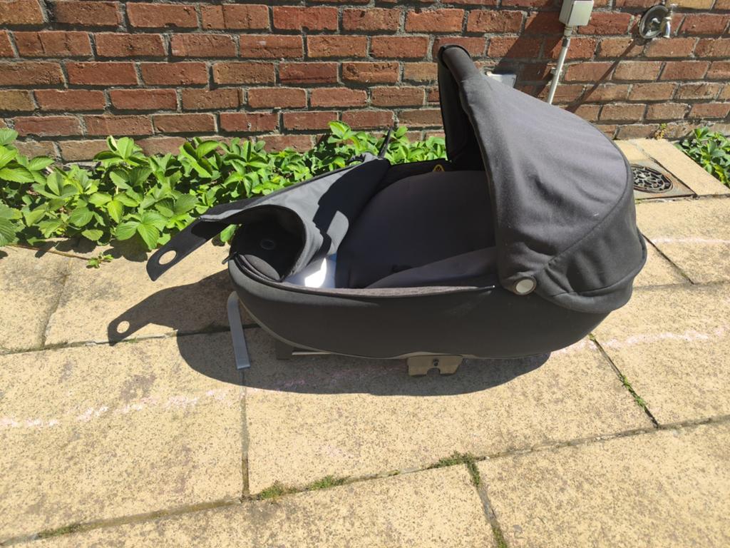 Maxi Cosi en jade avec cadre en adorra, Pneus, Enlèvement, Utilisé, Poussette