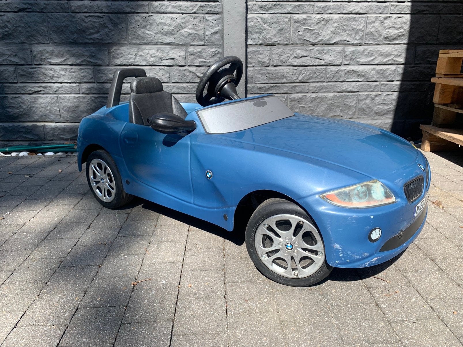Originele BMW Z4 elektrische kinderauto + lader, Ophalen, Gebruikt