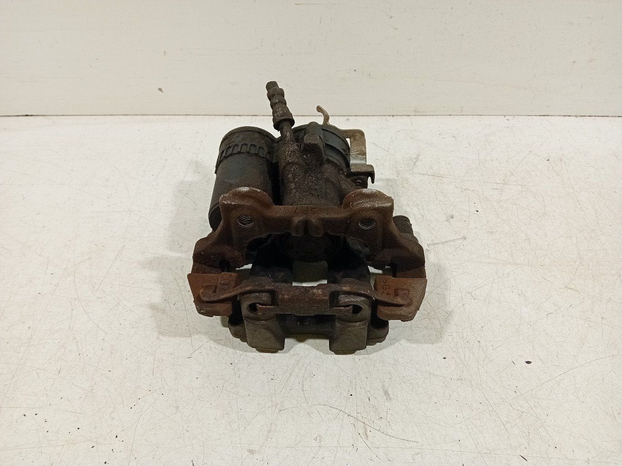 Remklauw rechts achter BMW i3, Onderdelen@venauto.nl, Van der Ven Autorecycling B.V., Ettenseweg 76, 4706 PB Roosendaal, The Netherlands