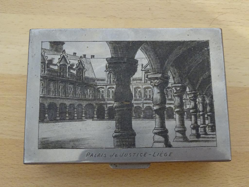 Ancienne boite  métal Dupont Crahay Liège Palais justice, Antiquités & Art, Antiquités | Étain, Enlèvement ou Envoi