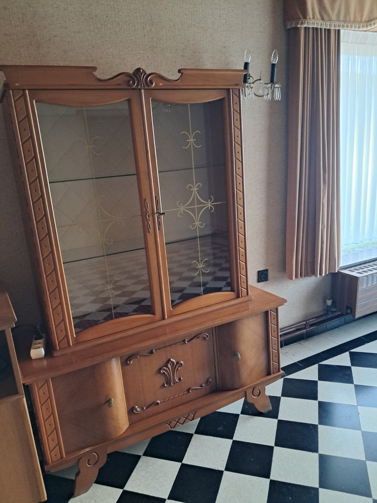 vitrinekast en dressoir jaren 60, Huis en Inrichting, Kasten | Vitrinekasten, Ophalen