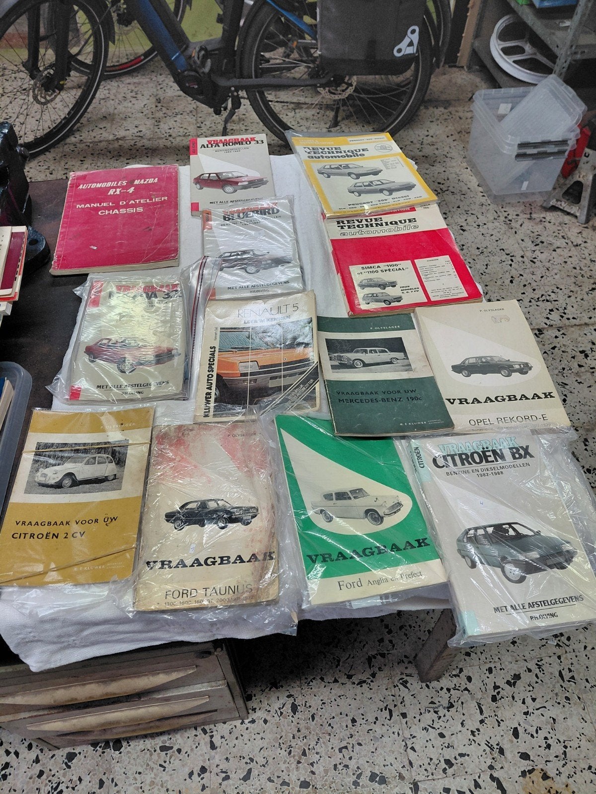 Vraagbaak van oldtimers en instructieboekjes, Ophalen