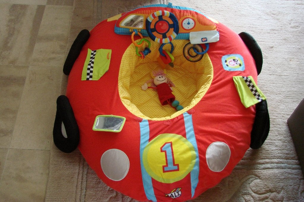 baby: speel-zitstoeltje: racewagen, Ophalen, Zo goed als nieuw, Speelkleed