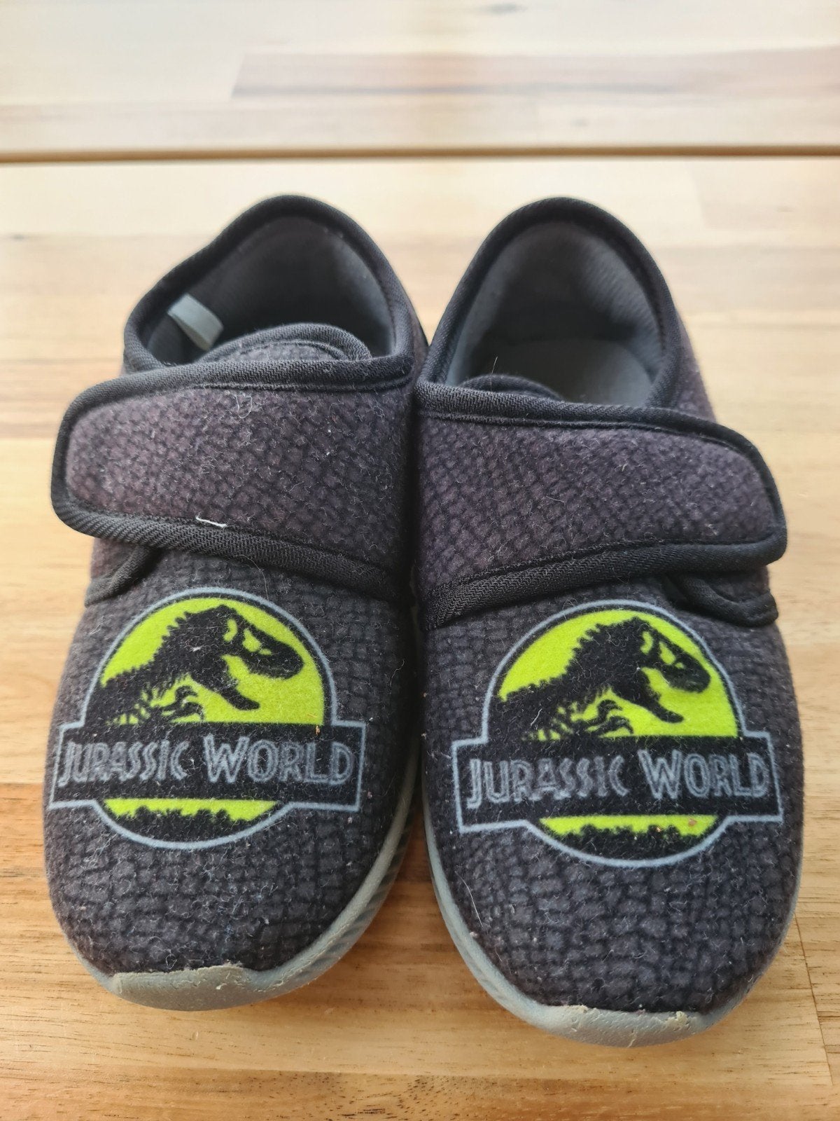 Pantoufles Jurassic World pour garçon taille 30, Enlèvement ou Envoi
