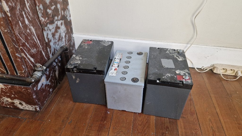 3 piles au gel/batterie au plomb 12 V (usagées), Enlèvement, Utilisé