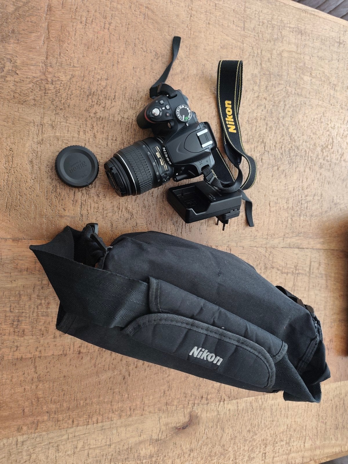 Nikon D3200 + dx 18-55+ oplader + tas, TV, Hi-fi & Vidéo, Appareils photo numériques, Enlèvement, Comme neuf, Chargeur, Nikon