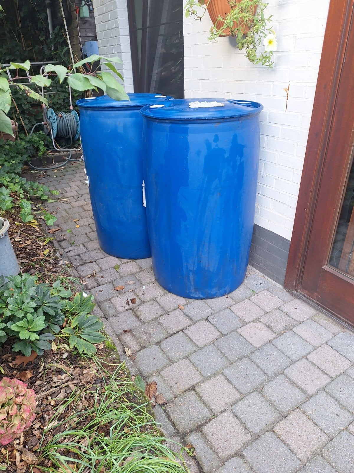 2 vaten 200 liter, 150 liter of meer, Ophalen, Gebruikt, Kunststof