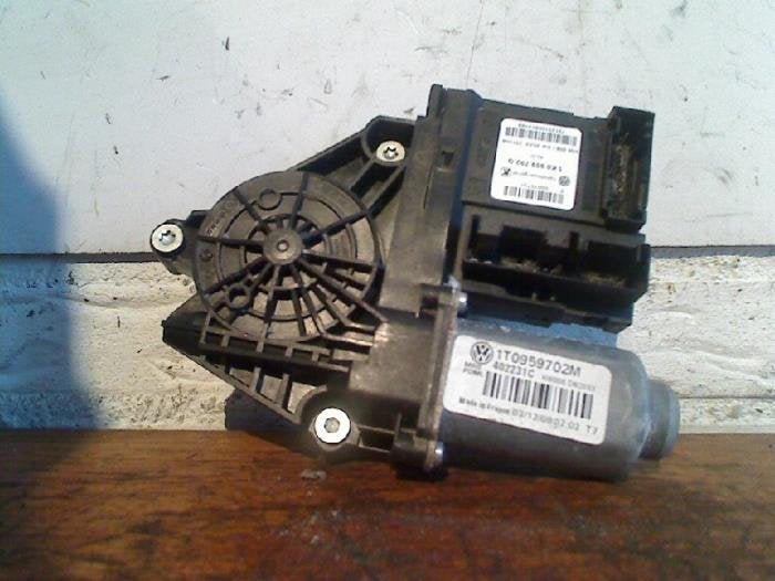 Moteur de vitre portière d'un Volkswagen Caddy, Volkswagen, -, 3 mois de garantie, Utilisé