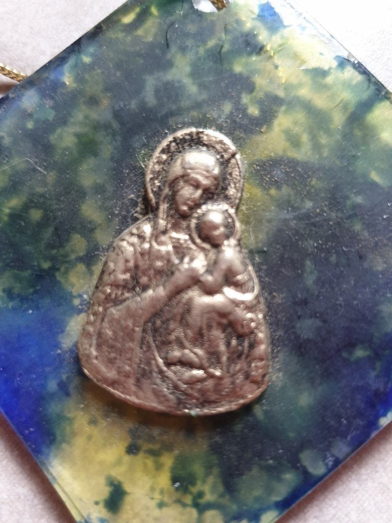 Decoratieve Hanger Maria Jezus Messing Epoxy (?), Antiek en Kunst, Antiek | Religieuze voorwerpen, Ophalen