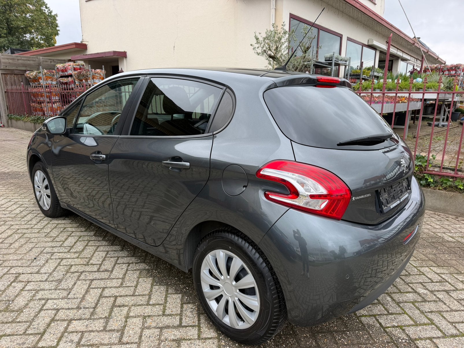 Peugeot 208 1.0 benzine 2014, Auto's, Euro 5, https://public.car-pass.be/recalls?lang=nl, Bedrijf, 5 deurs