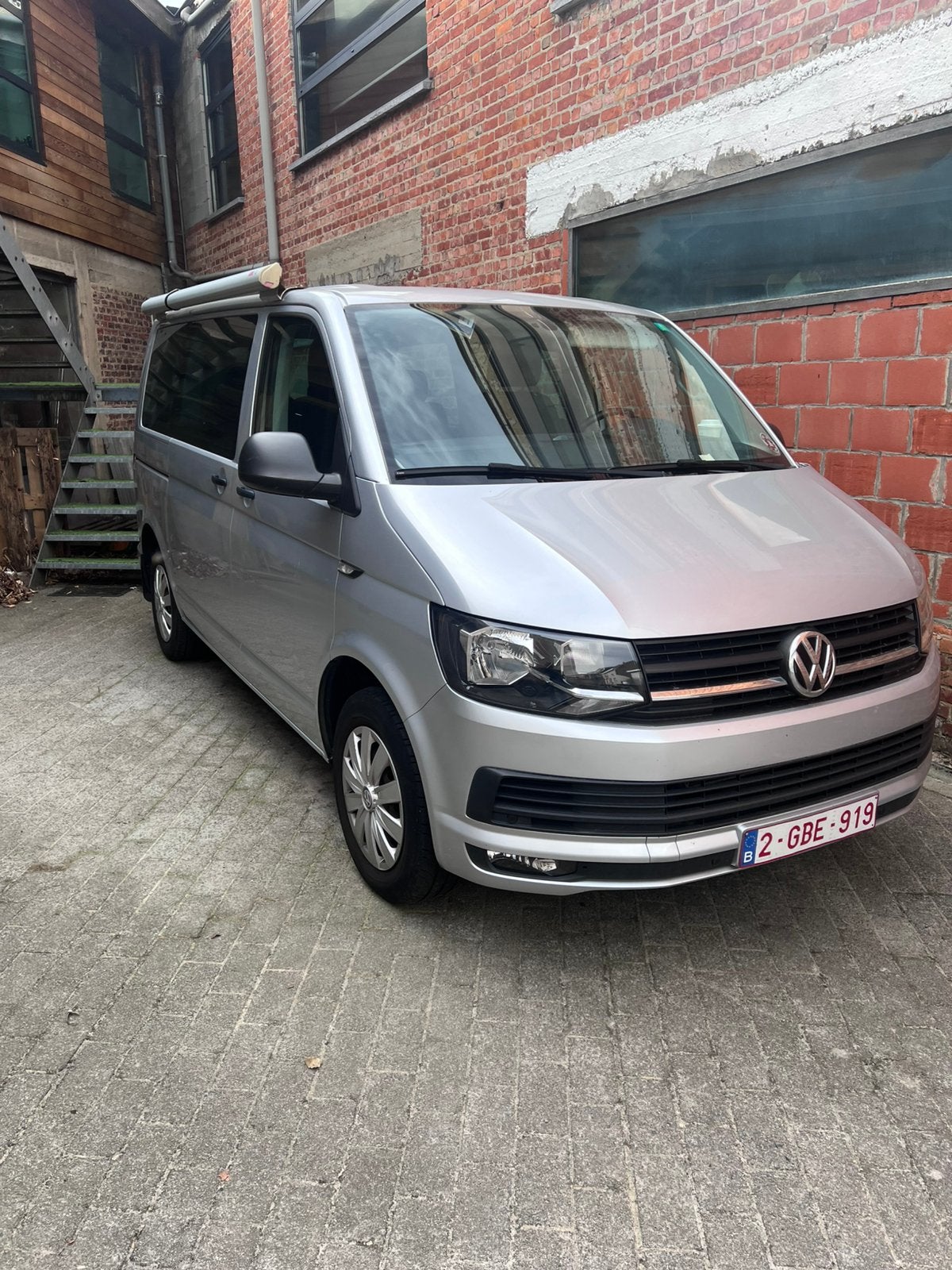 VW MULTIVAN EN EXCELLENT ÉTAT, Argent ou Gris, Noir, Diesel, Automatique