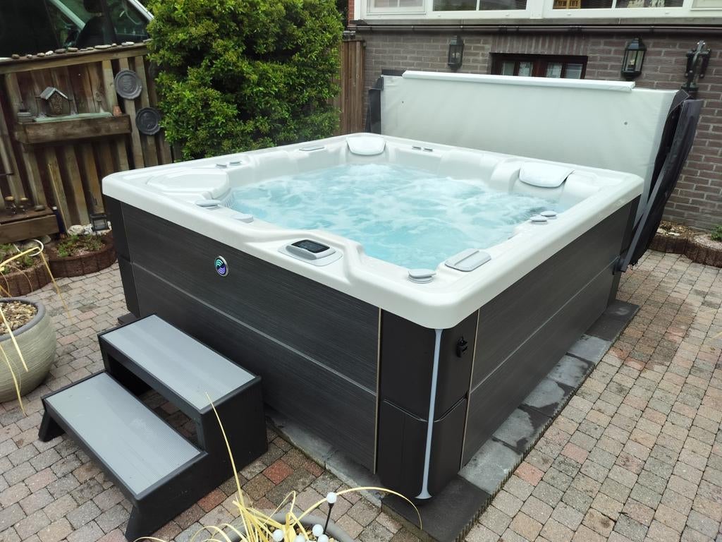 Hotspring Aria model 2023 serie High-Life, Jardin & Terrasse, Bains à remous et Spas, Comme neuf, Fixé, Couverture, Filtre, Escalier