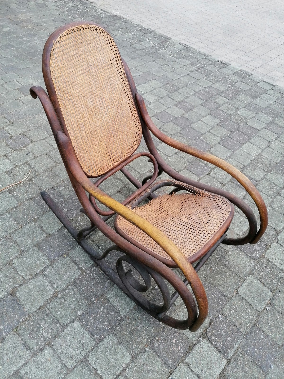 Oude schommelstoel in hout - te restaureren, Ophalen