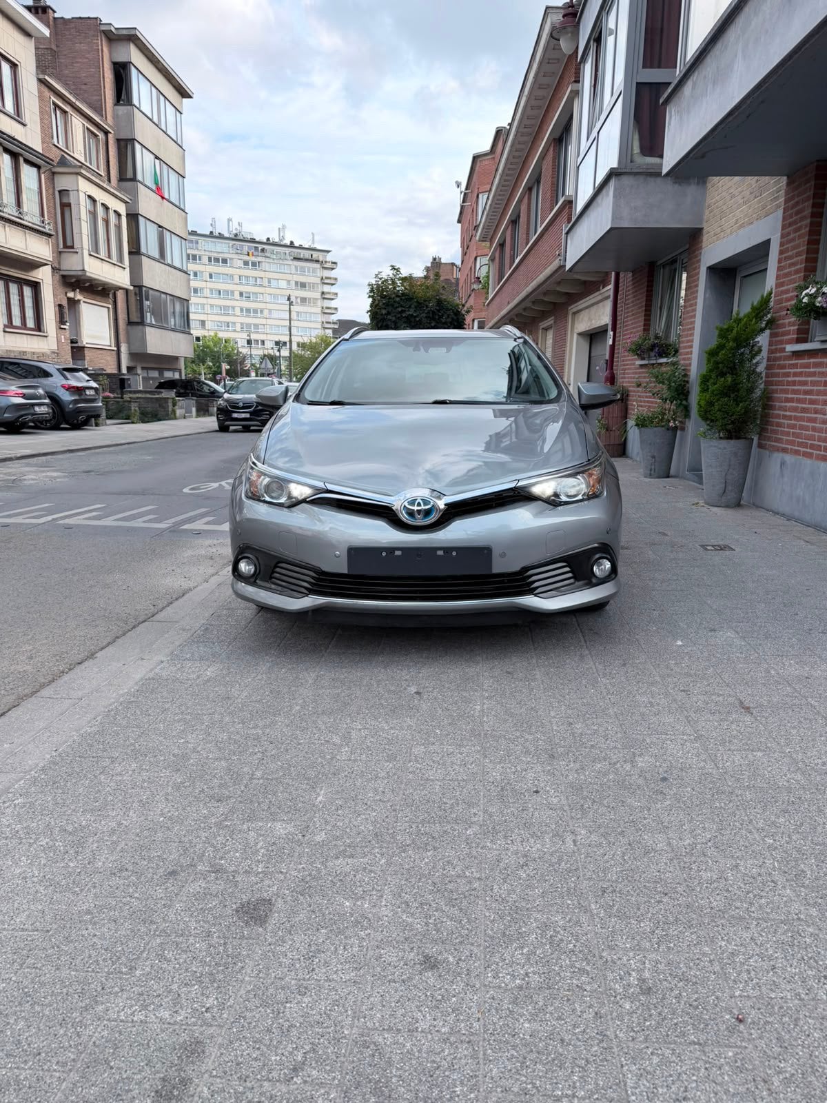 Toyota auris hybride 91dkm full service 0485905657, Argent ou Gris, Achat, Euro 6, Entreprise