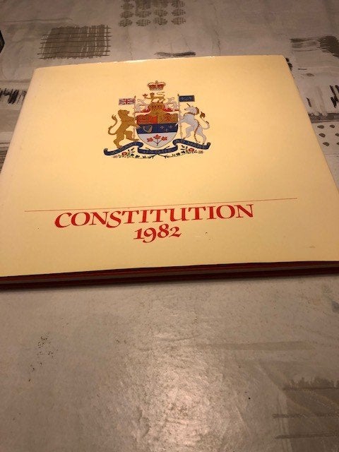Constitution de 1982, sur la Constitution du Canada, Enlèvement ou Envoi, Comme neuf, Société