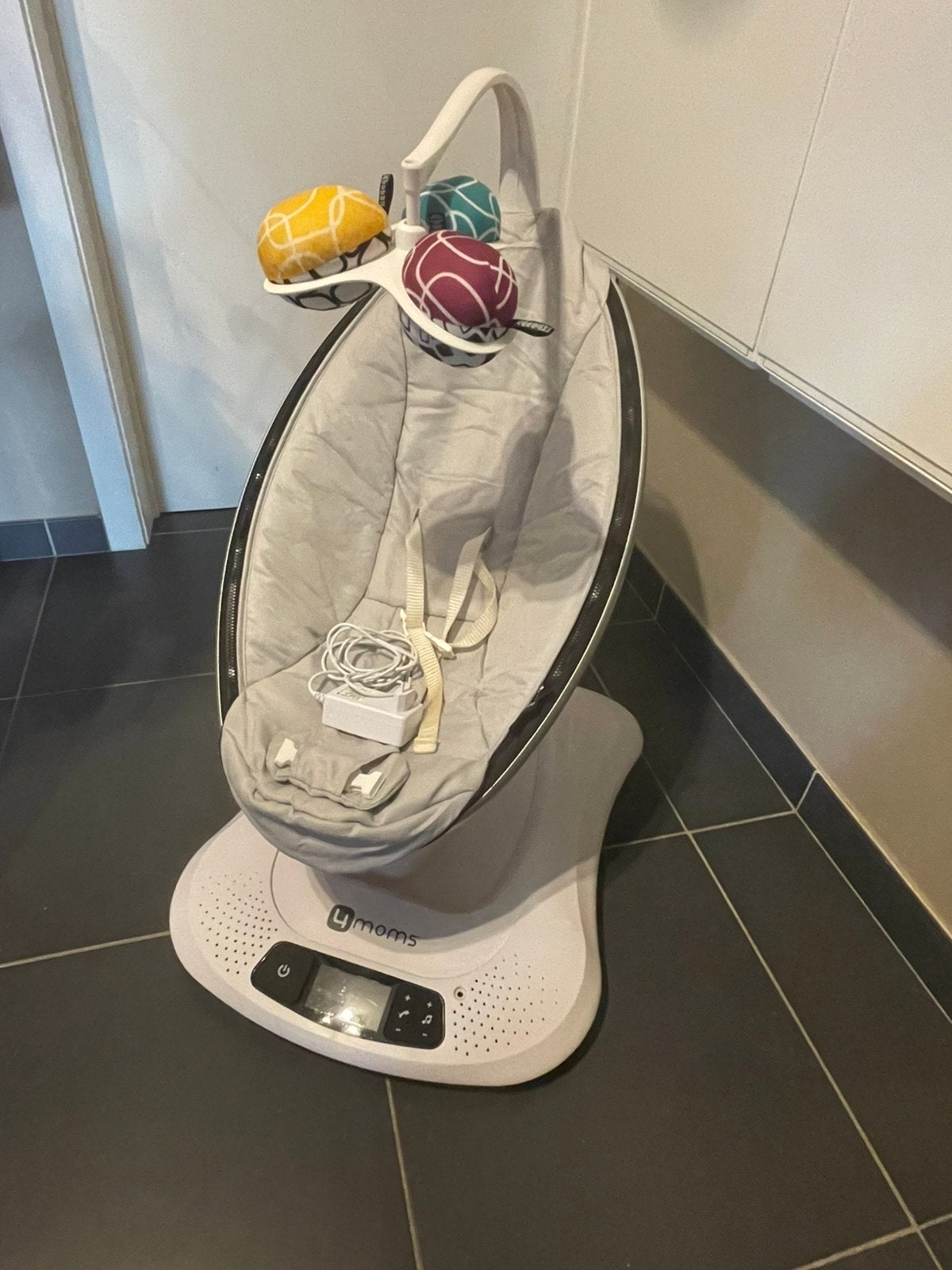 4 moms mamaroo, Enfants & Bébés, Enlèvement, Utilisé, Autres marques, Avec ceinture(s)
