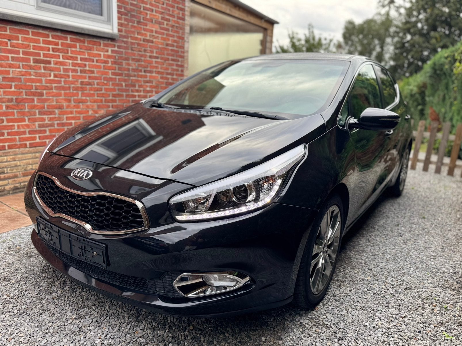 Kia cee'd / Ceed 1.6 benzine Automaat met KM 81,000, Auto's, Euro 5, Stof, Parkeersensor, Zwart