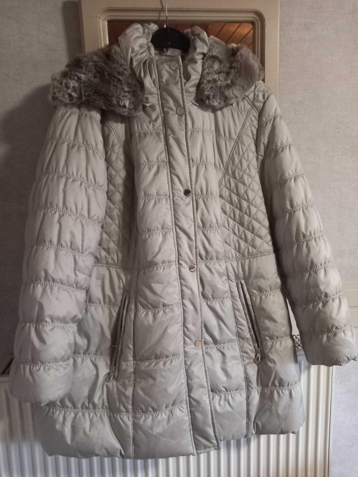 Mooie lichtgrijze wintervest,maat 46, Betty Barclay, Enlèvement ou Envoi, Comme neuf, Gris