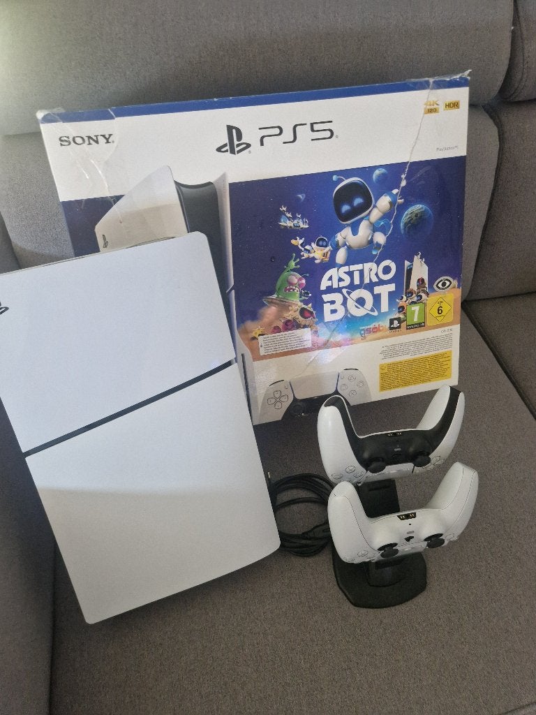 PS5 Slim + 2 jeux + 2 manettes, Enlèvement ou Envoi, Comme neuf, Playstation 5