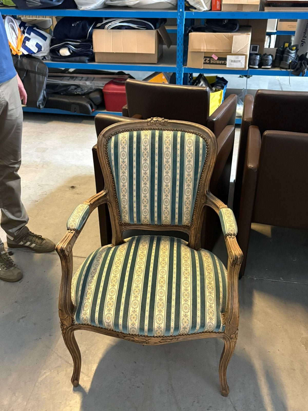 2 klassieke fauteuils – massief eiken – gestreepte bekleding, Enlèvement