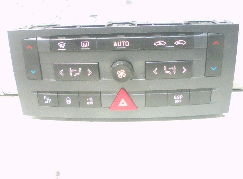 PANNEAU DE COMMANDE AIR CONDITIONNE Peugeot 407 (6C / J), Kontakt-peugeot@peugeot.com, Utilisé, Peugeot Deutschland GmbH, Bahnhofsplatz
65423  Rüsselsheim, DE