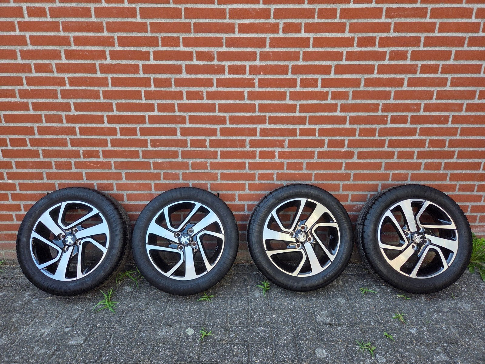 Jantes en alliage Peugeot 108 15' + pneus d'été à vendre !, 15 pouces, Véhicule de tourisme, Pneus été, Enlèvement