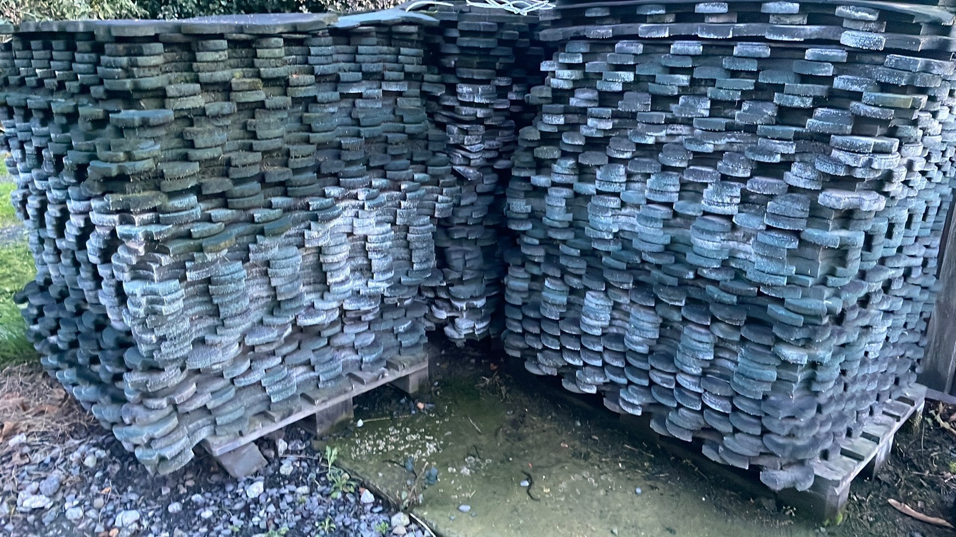 Rubbertegels, Stalling
