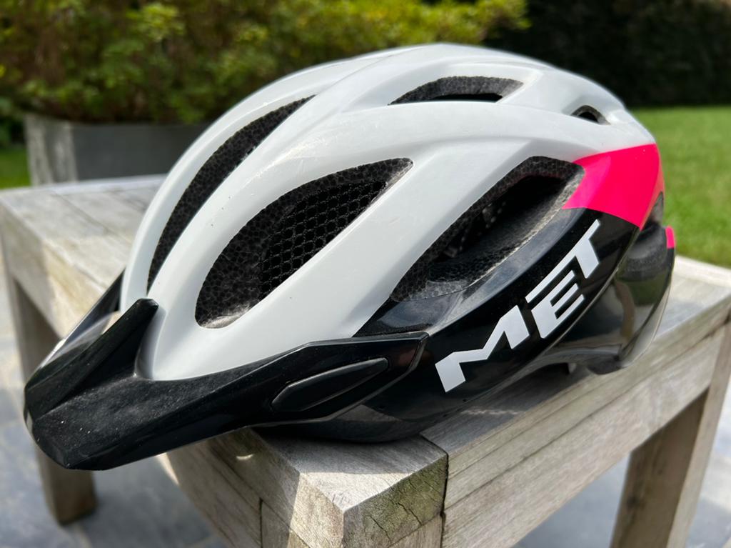MET - MTB helm, met lichtje achteraan, Fietsen en Brommers, Fietsaccessoires | Fietshelmen, Ophalen, Zo goed als nieuw, M, Meisje