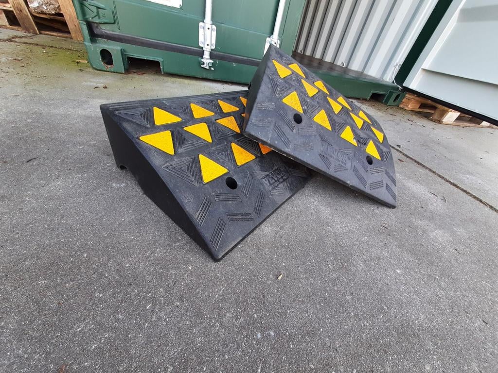Oprij drempels heavy duty 15 ton., Ophalen