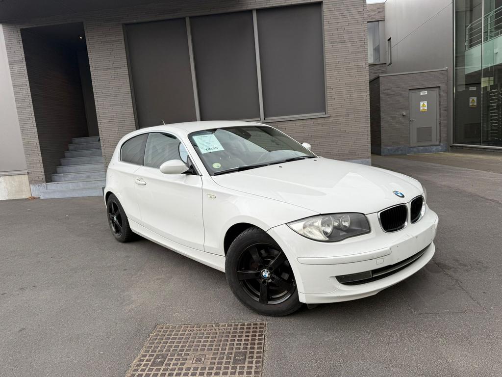 BMW 116i | Stijlvol & Betrouwbaar, Auto's, BMW, 1 Reeks, 1599 cc, Wit, Leder