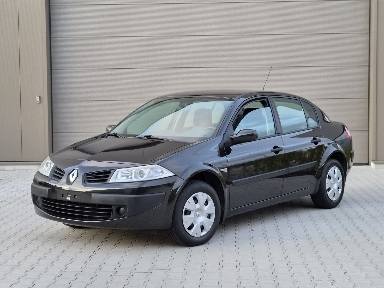 La voiture à essence Renault Megan 2008 1.4 a été inspectée, Autos, Achat, Boîte manuelle, Noir, 5 portes