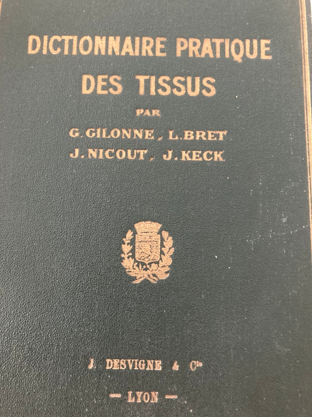 Dictionnaire pratique des tissus/ gilonne/bret, Nicout, 1930, Enlèvement ou Envoi, Comme neuf, Autres sujets/thèmes