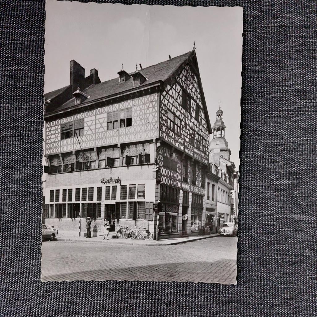 Oude postkaart Hasselt: oude apotheek, Ophalen of Verzenden
