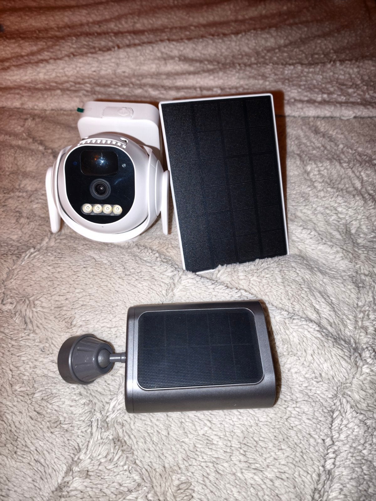 2 x Zonne energie bewakingscamera 50€, Audio, Tv en Foto, Ophalen