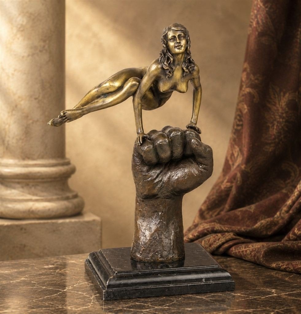 Brons beeld , vrouwelijk schoon op een vuist , hand, Antiek en Kunst, Ophalen of Verzenden, Brons, Beeld, Vrouw