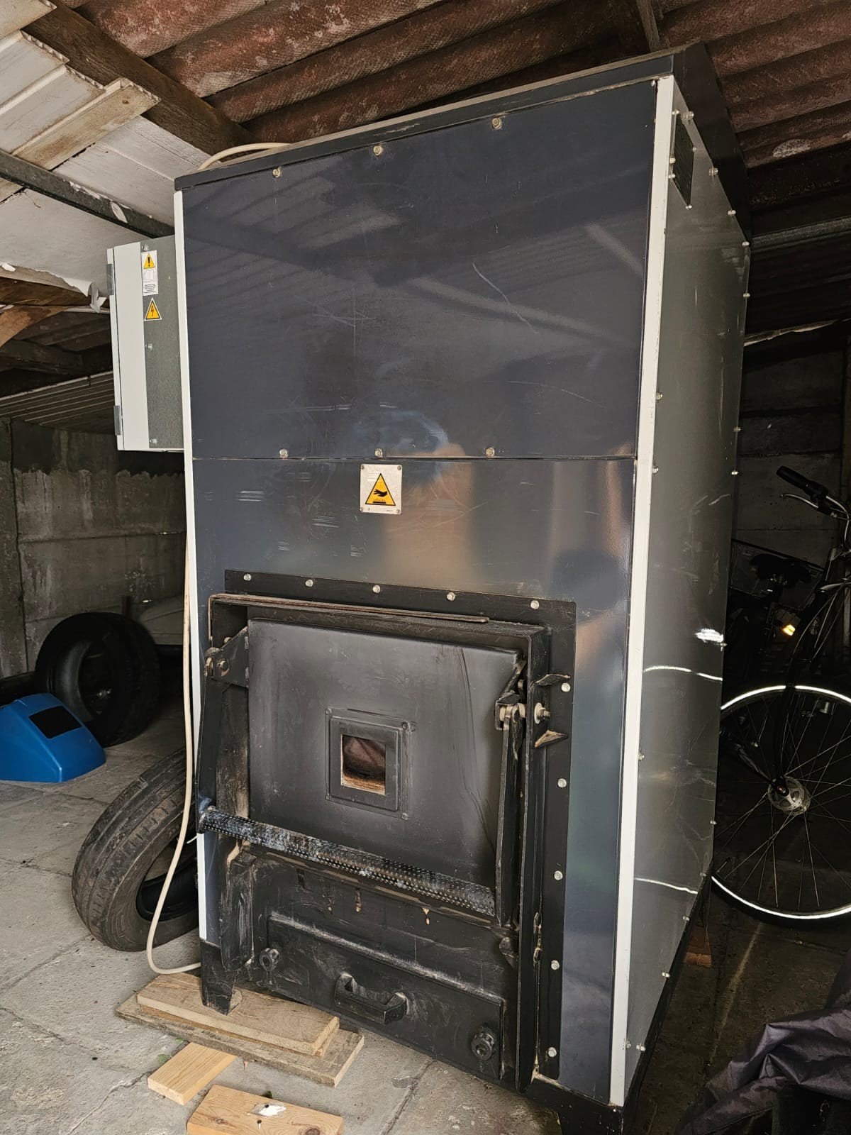 Poêle à bois industriel idéal pour chauffer un entrepôt., Maison & Meubles, Poêles, Enlèvement, Poêle à bois