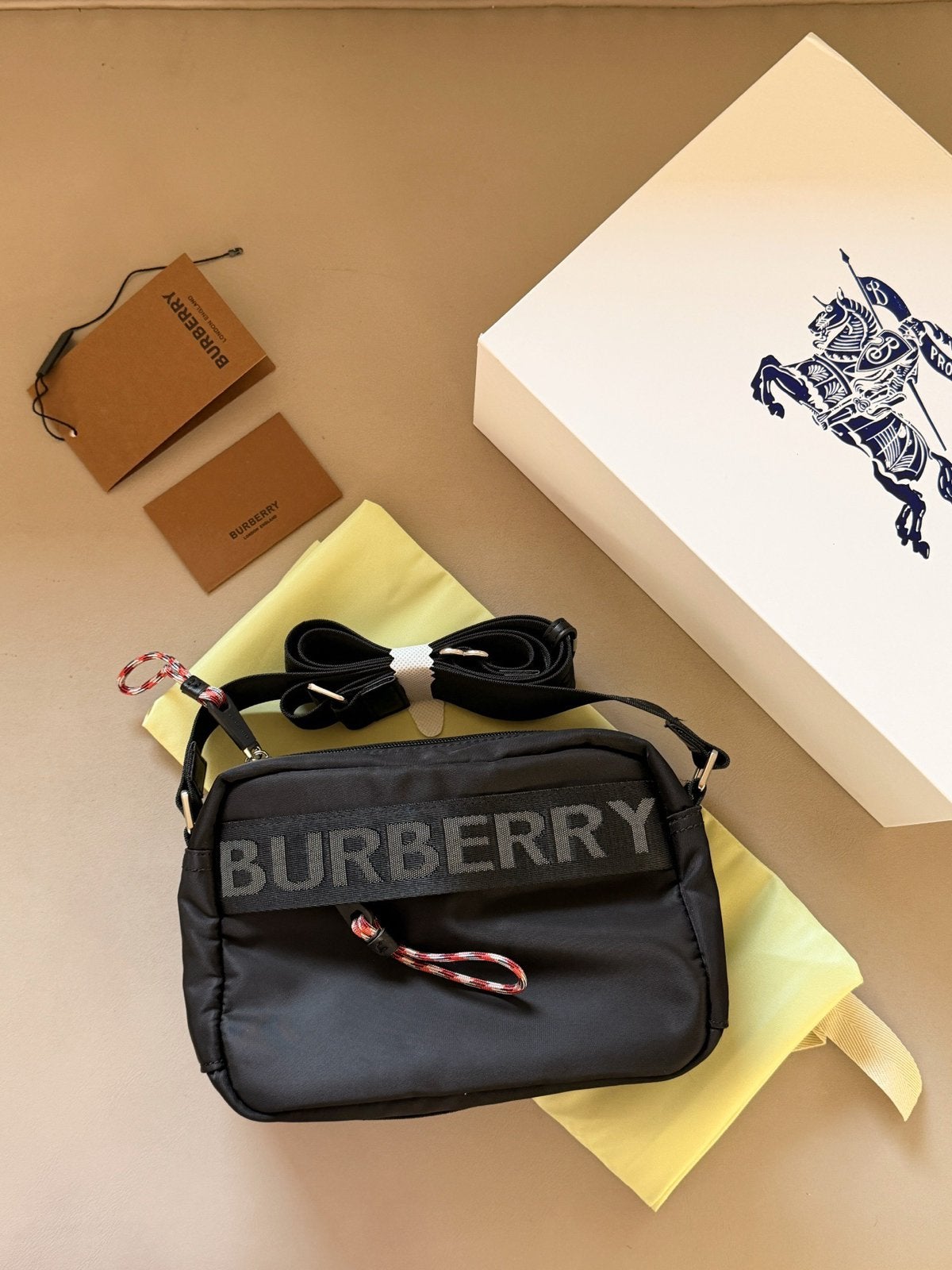 Burberry handtas bag heren crosssbody tas, Handtassen en Accessoires, Tassen | Schoudertassen, Ophalen, Zo goed als nieuw