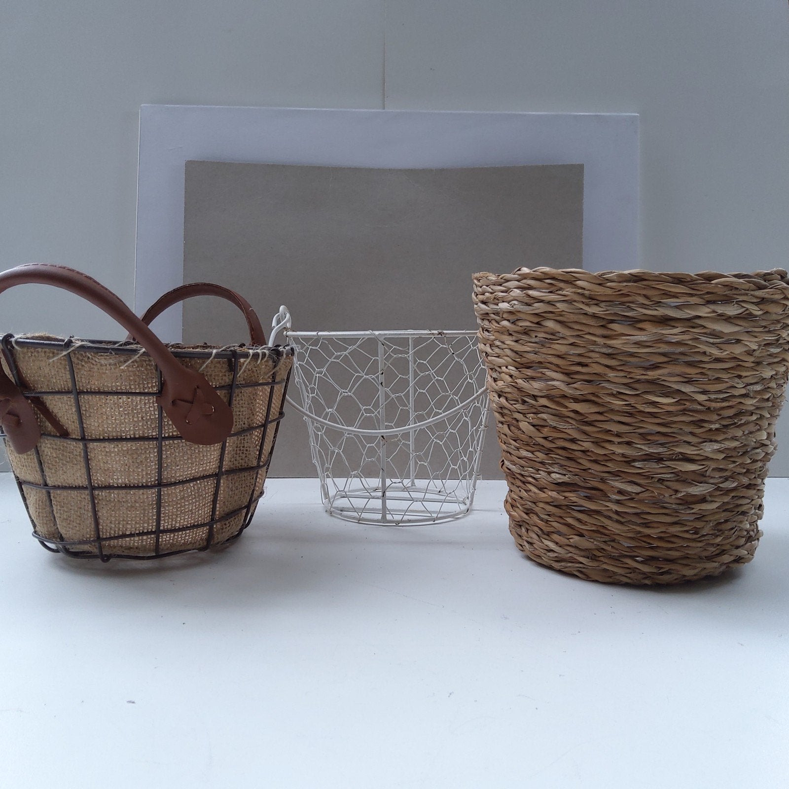 Charmante set van 3 plantenmanden  (draad, jute, zeegras), Tuin en Terras, Ophalen of Verzenden, Metaal, Binnen